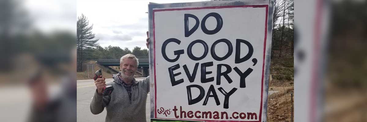 alex, owner of the common man, putting up a do good every day road sign
