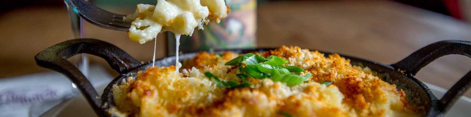 baked mac and cheese in skillet